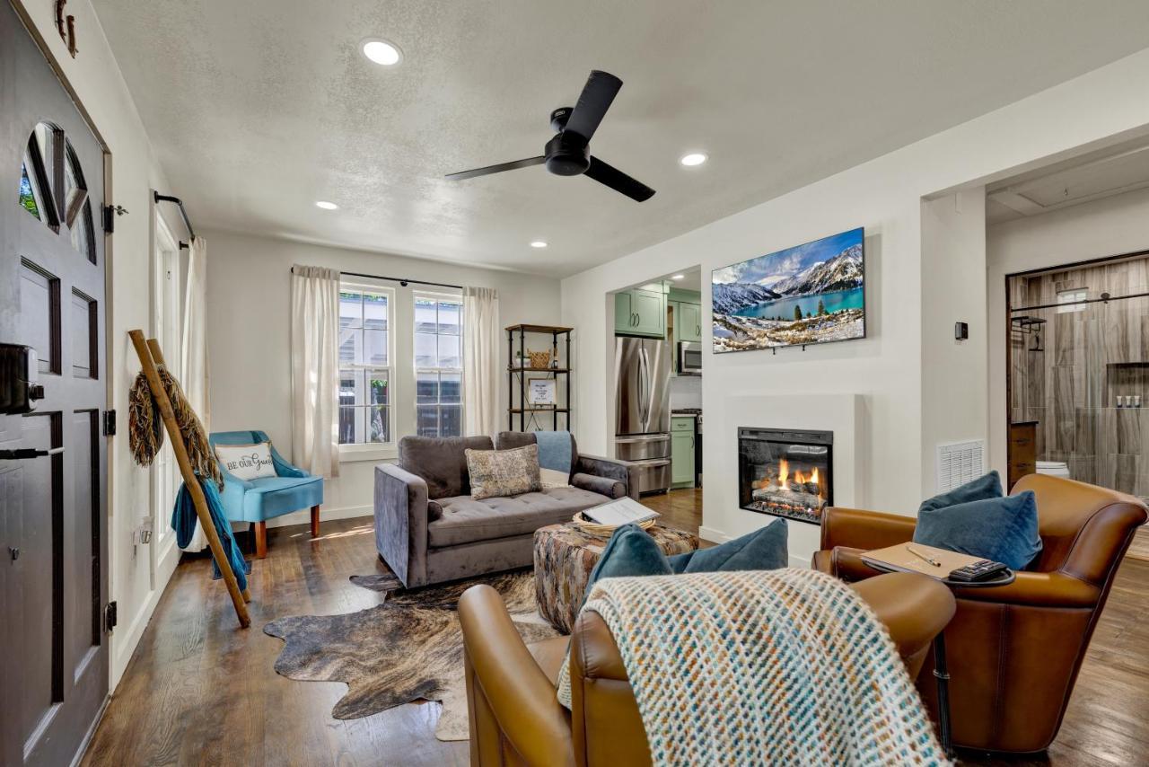 Southern Charm - Near Main With Hot Tub Fredericksburg Exterior foto