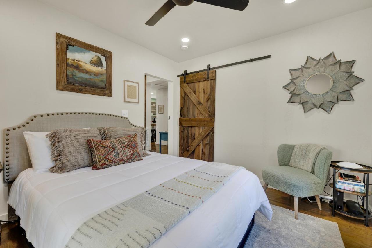 Southern Charm - Near Main With Hot Tub Fredericksburg Exterior foto